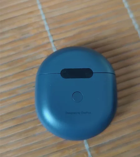 一加无线耳机 成色如图 一直戴保护套使用 ...