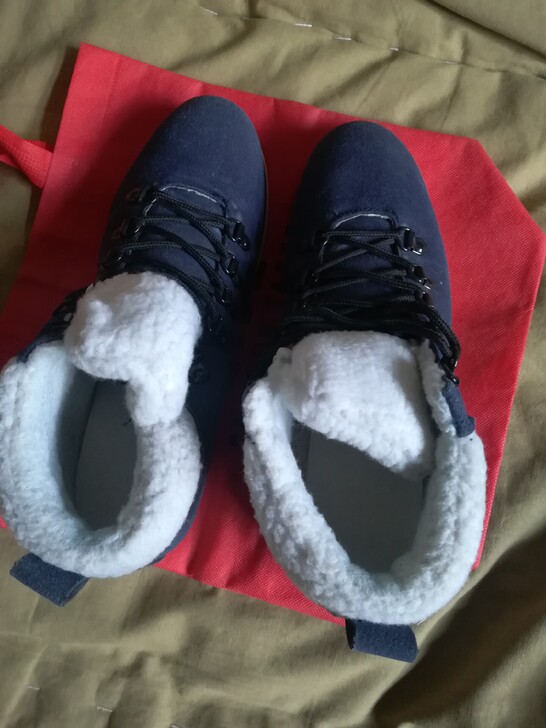 二手闲置男鞋，穿过一次，成色八九成新，新旧...