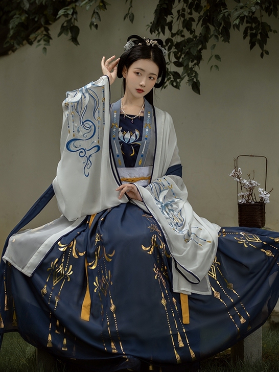 出千韵岗琼华汉服大全套，xl码，穿过两次。...