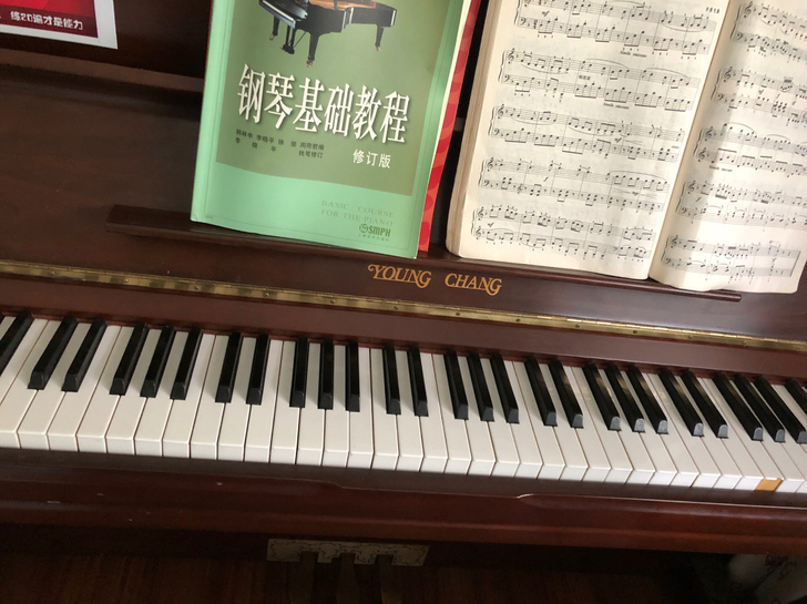 自用英昌钢琴搬家不方便带。转给需要的人75...