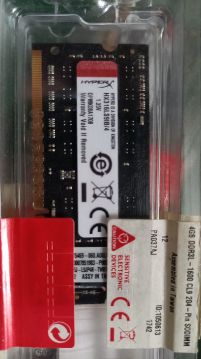 4G内存条，金士顿 DDR4。