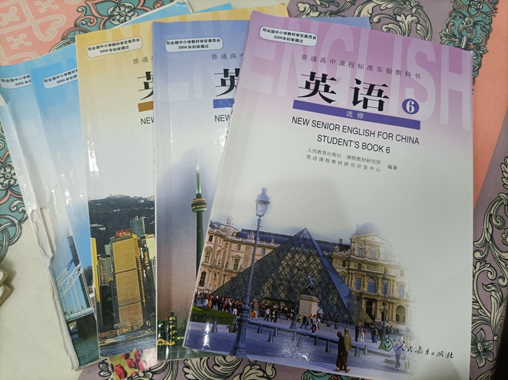 【高中英语教材】必修一到必修五,三元一本。...