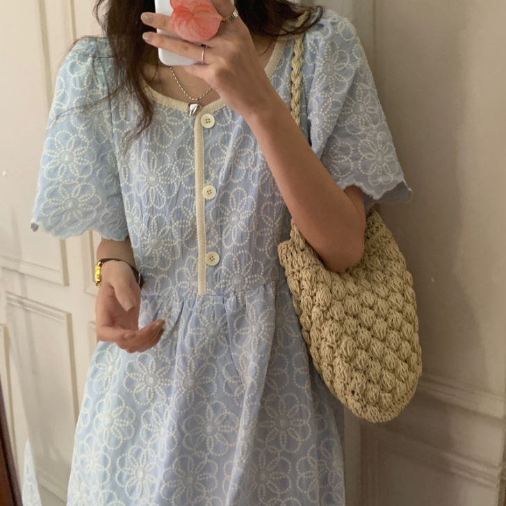 法式方领重工刺绣花边泡泡袖显瘦连衣裙女夏季...