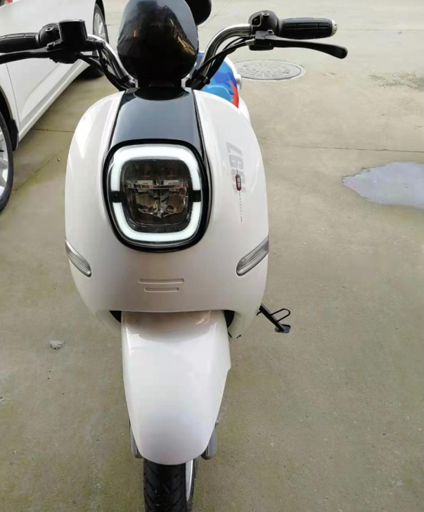 绿源电摩
