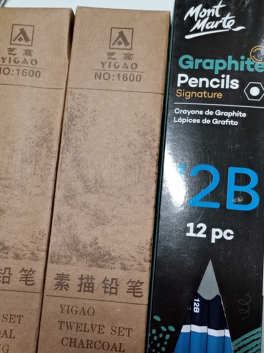 全新的。4B4B12B的素描铅笔都是正牌货...