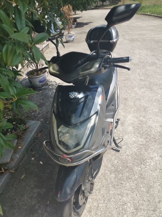 绿源电动摩托车低价转了，五个电频72 v，...