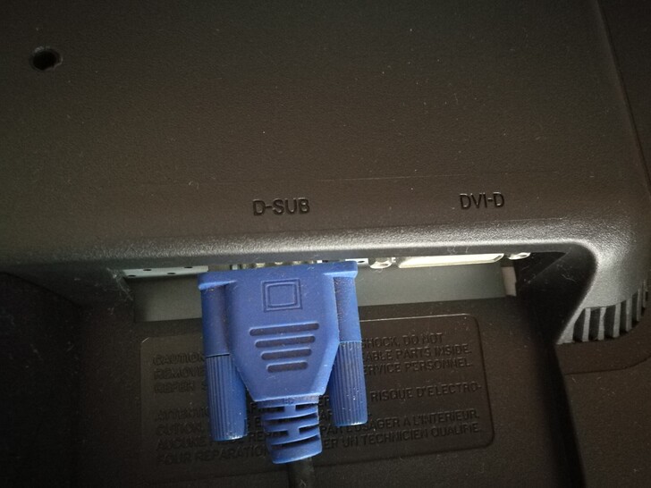 LG19寸显示器，无坏掉。有两根信号输入线...