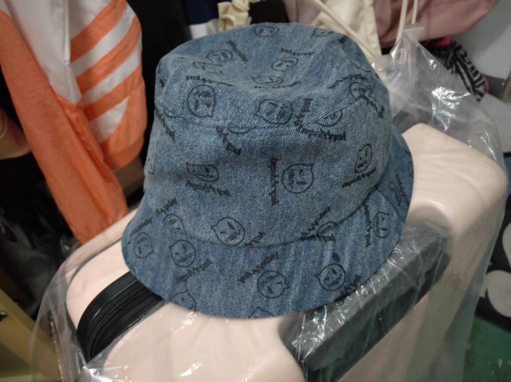 小鬼王琳凯代言的帽子   一次都没戴过  ...