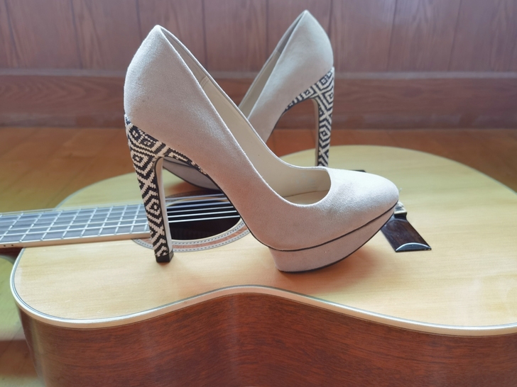 品牌型号 :ZARA女鞋米色高跟单鞋