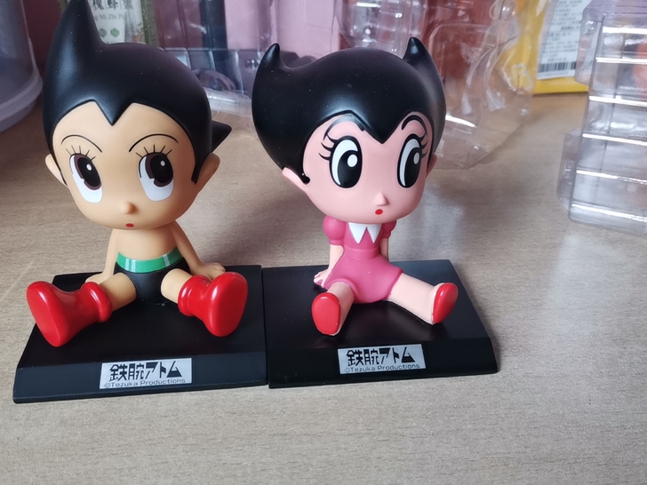 阿童木汽车摇头公仔