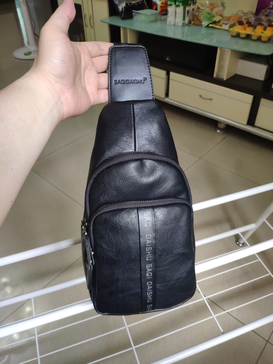清货特价全新男士真皮胸包，实体皮具店剩下十...