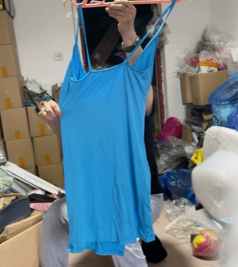 女士长款时尚吊带背心。S码 感兴趣的话点“...