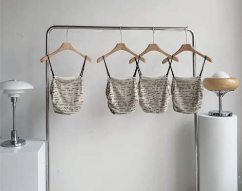 休闲韩妹~甜辣背心吊带内搭女字母印花性感裹...