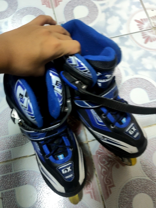 全新儿童旱冰鞋,没有玩过几次,孩子不玩了,...