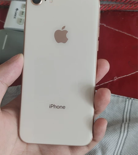 苹果8,64G国行,换的品牌电池。 感兴趣...