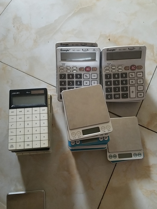 计算器两款和克称，有需要的直接下单，一共有...