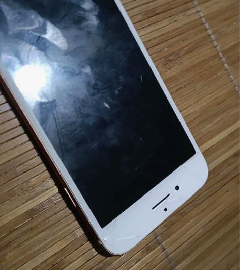 特价苹果8 绝对正品 1300买的 美版除...