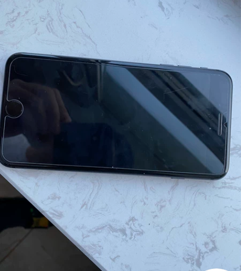 苹果8PLUS64g,国行,刚换的品胜电池...
