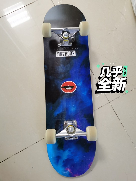 出滑板，几乎全新，玩过一两次，没有磨损