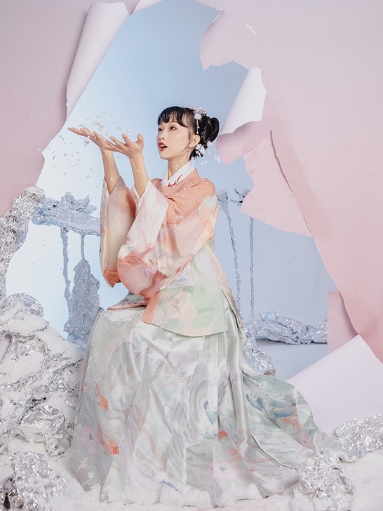 七月夕 诸神黄昏 明制方领绣花补服印花马面...