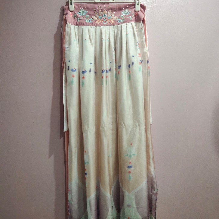 汉服襦裙齐胸