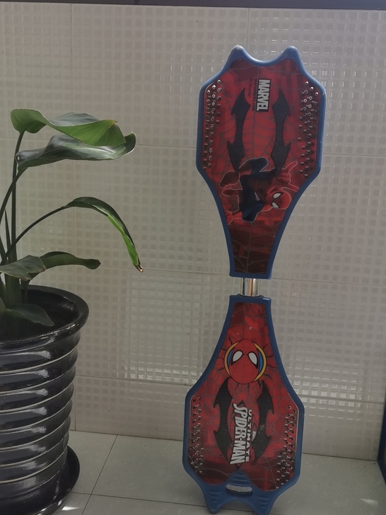 蜘蛛侠的儿童滑板，结实耐用，带包装袋 闲置...