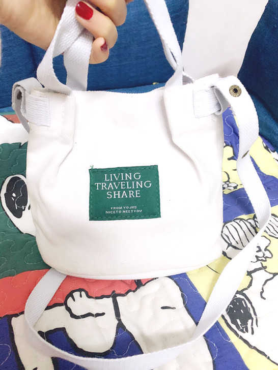 全新的包包没背过没用过,一直放在那里被灰尘...