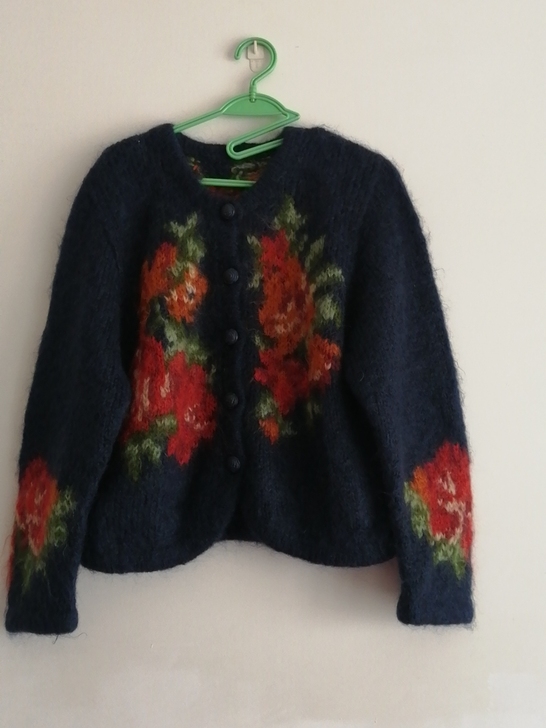 古着前后两面织花开衫毛衣，材质100％羊毛...