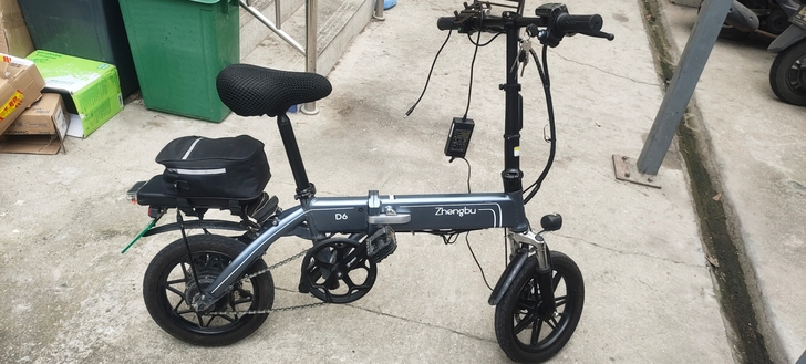 折叠电动车骑了几个月，内置电池小巧美观，骑...