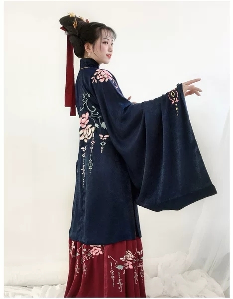 s码 藏蓝色 立领斜襟牡丹绣花汉服 有点像...