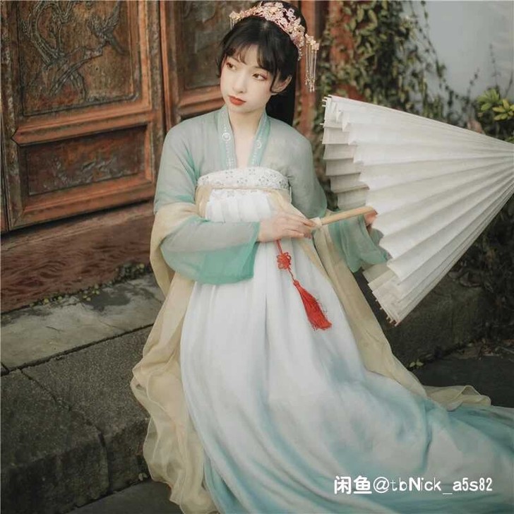列表所有衣服给钱就卖，急出，可以带图私聊，...
