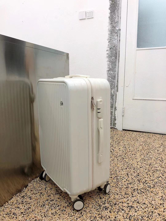 【行李箱顺丰包邮】朋友实体店不开了，清理库...