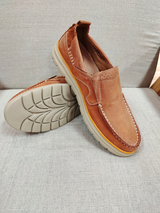 骆驼正品全新男士休闲鞋38码,头层牛皮鞋面...