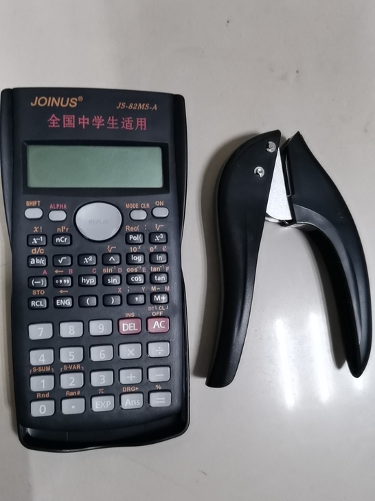 得力牌打孔器，计算器。。打包给需要的朋友。...