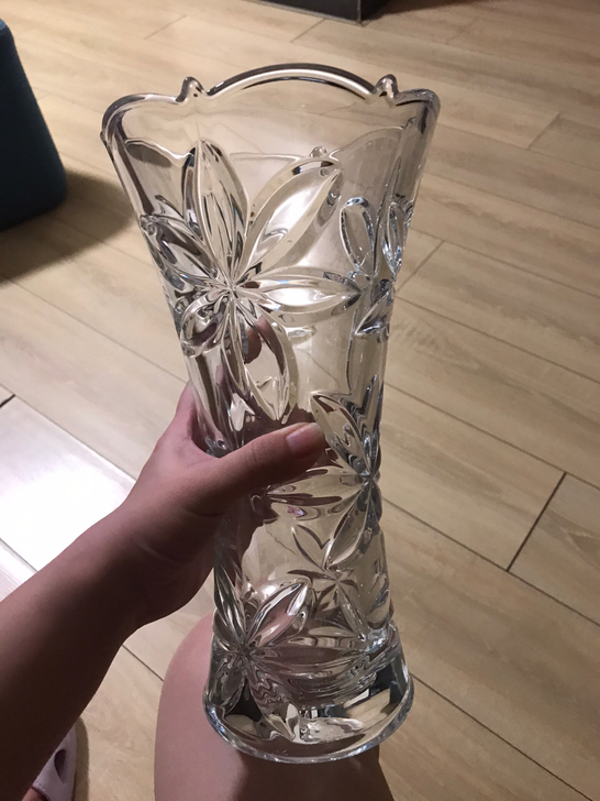 5斤重的浮雕花瓶。不是普普通通那种花瓶,是...