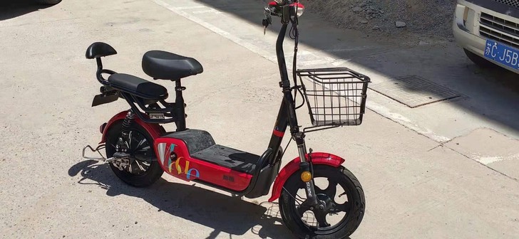 新蕾国标加长版,48/12电池满电30公里...