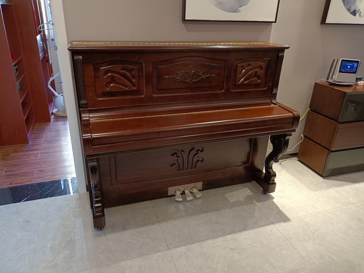 孩子不想学了，低价处理一台钢琴，九成新用了...