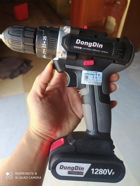 牧田款手电钻给师傅买的电钻,多出了2个,闲...