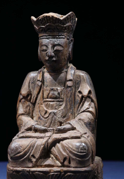 清代木雕观音造像，高约23厘米。