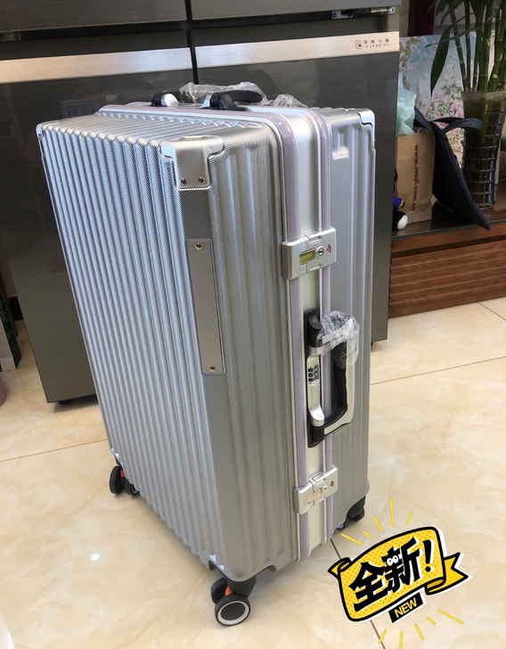 闲置顺丰包邮全新26寸28寸24寸大容量高...