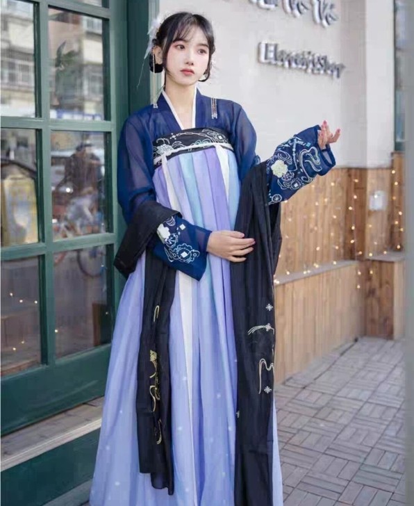 梨花渡玄裳s码，试穿了一次，九成新，不包邮...