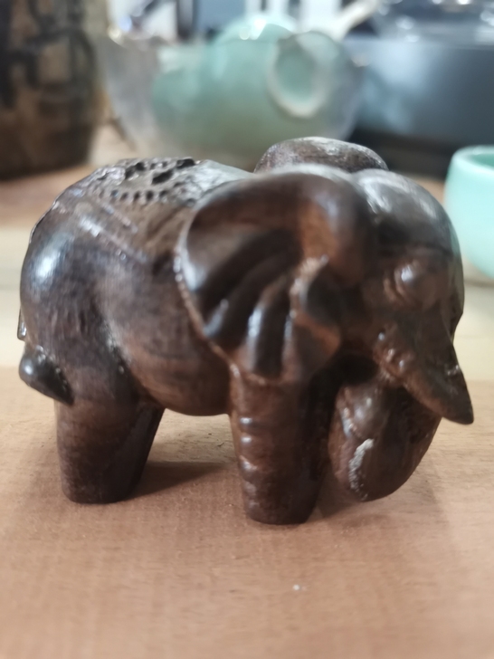 木雕把玩,檀木小象,约六cm大