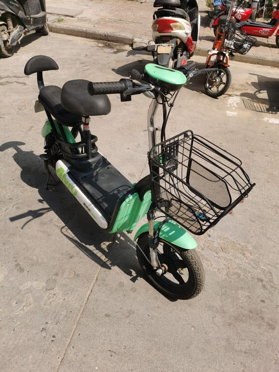 出二手阿米奇小电车，去年的48-12电池，...