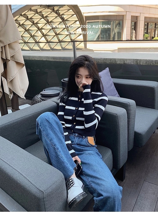 出 SUN11高腰直筒牛仔裤