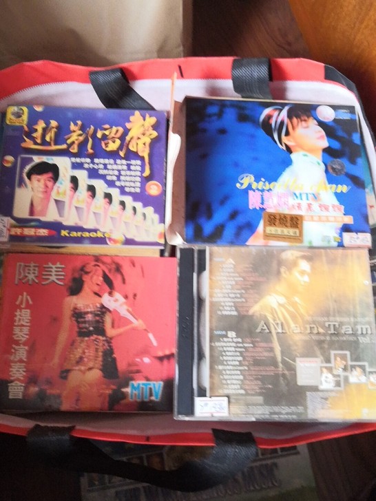 CD，VCD，DvD，磁带（歌曲，故事片）。