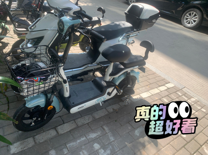 几乎全新，保存的很好。小刀电动车，买的时候...