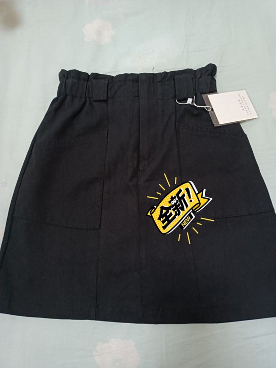 全新黑色百搭A字裙，适合腰一尺九100斤以...