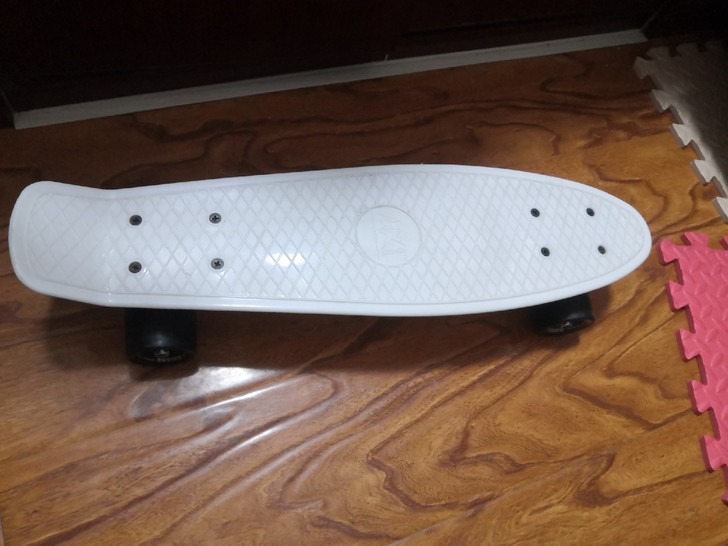 小鱼板滑板，9成新，放的时间有点久了，从来...