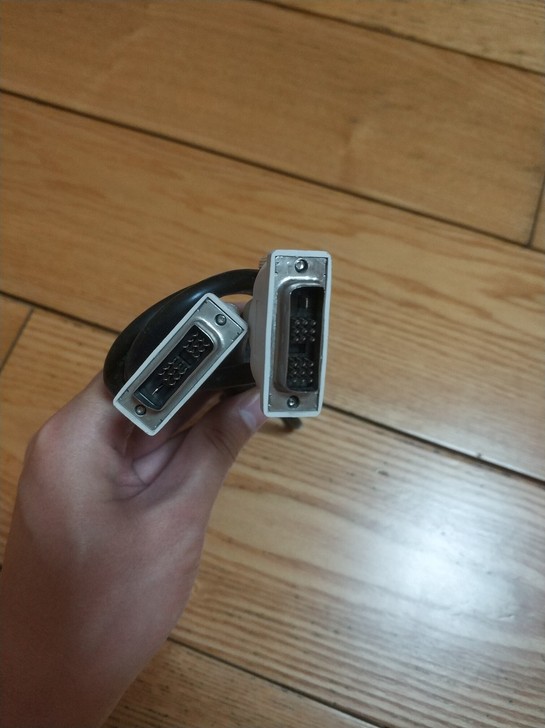 DVI线缆 显示器自带，1-1.5米。一口...