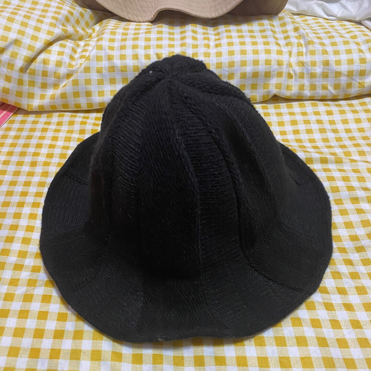 两款木耳边毛衣 一款薄的一款厚的 黑色的是...